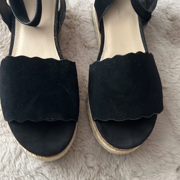 Marc Fisher Wedge Platform Sandals - Picture 2 of 8